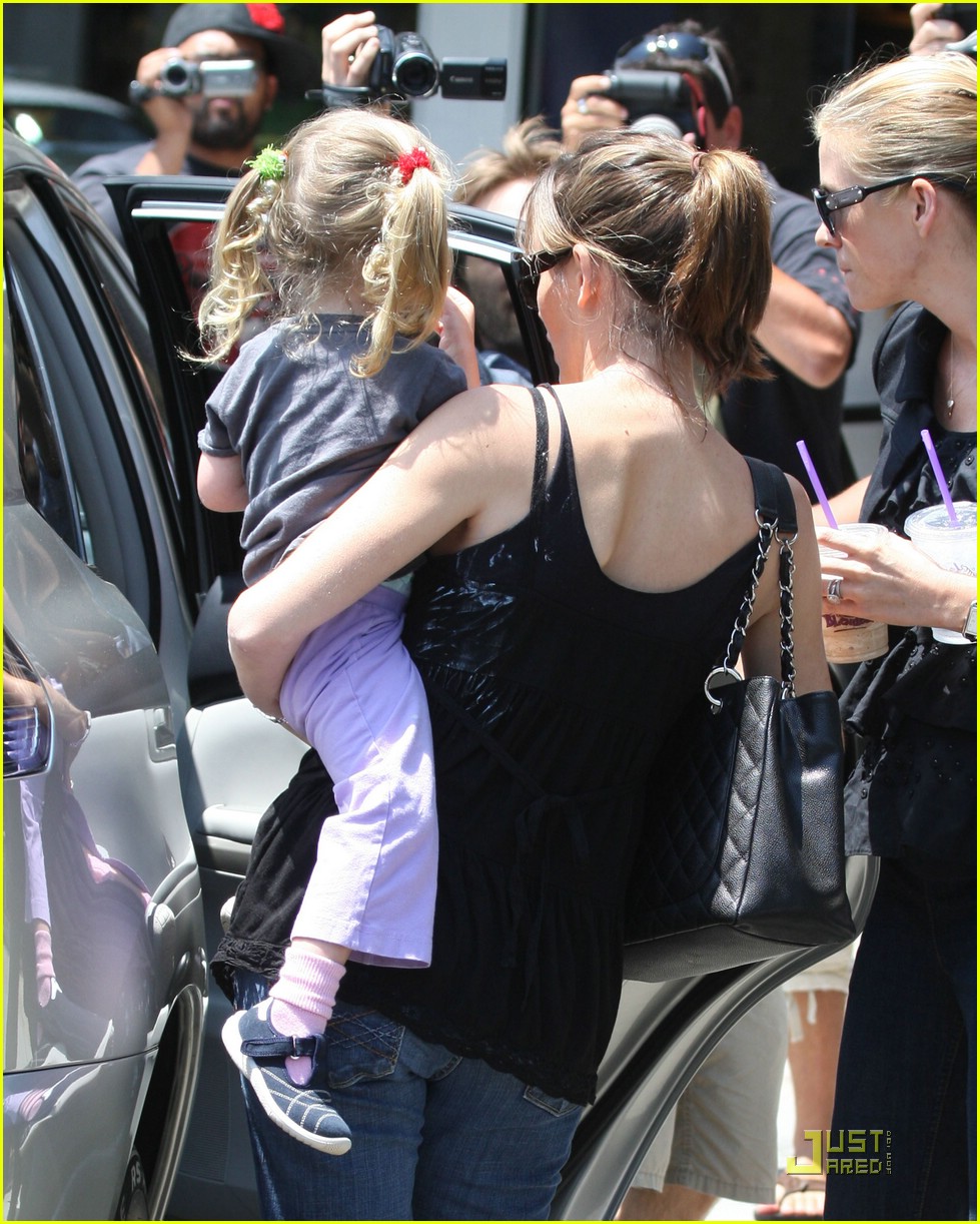 Violet Affleck is a Coloring Kid Photo 1270261 Photos Just Jared