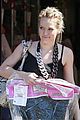 hilary duff dry cleaning 05