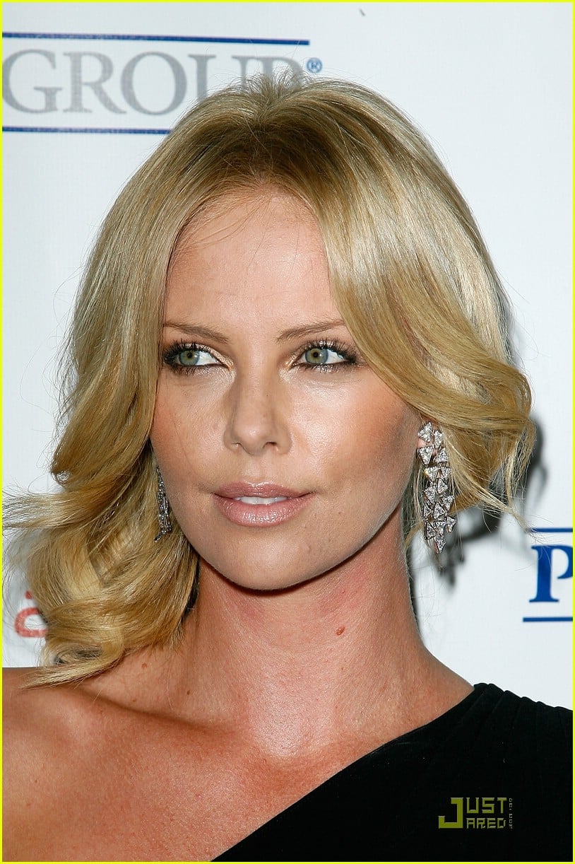 charlize theron rock the kasbah 02