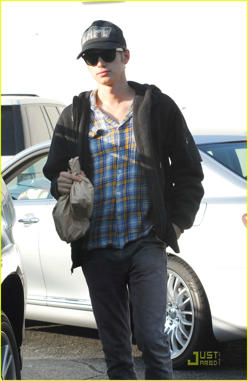 Hayden Christensen Swipes A Snack: Photo 1497481 | Hayden Christensen ...