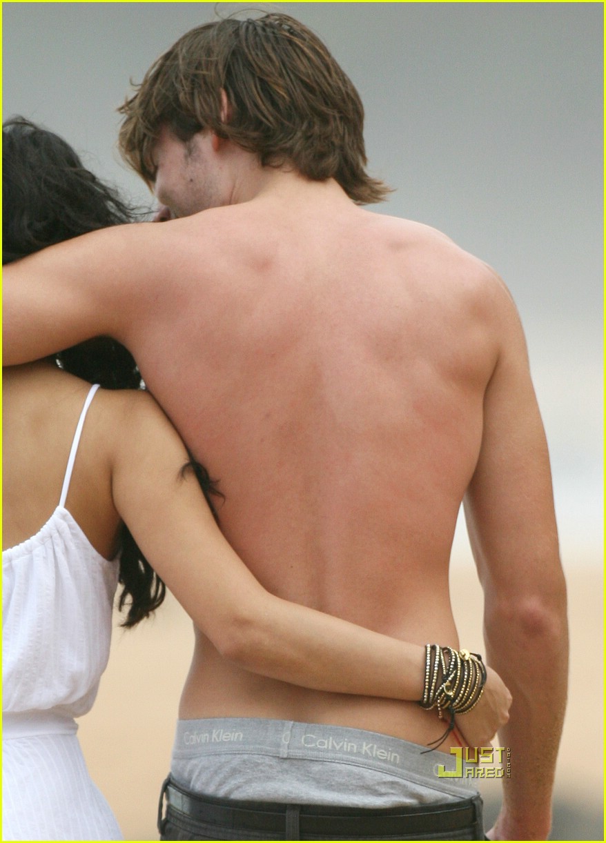 Zac \u0026 Vanessa's Hawaii Wedding: Photo 1507641 | Shirtless, Vanessa Hudgens, Zac  Efron Photos | Just Jared: Entertainment News, image size:878x1222