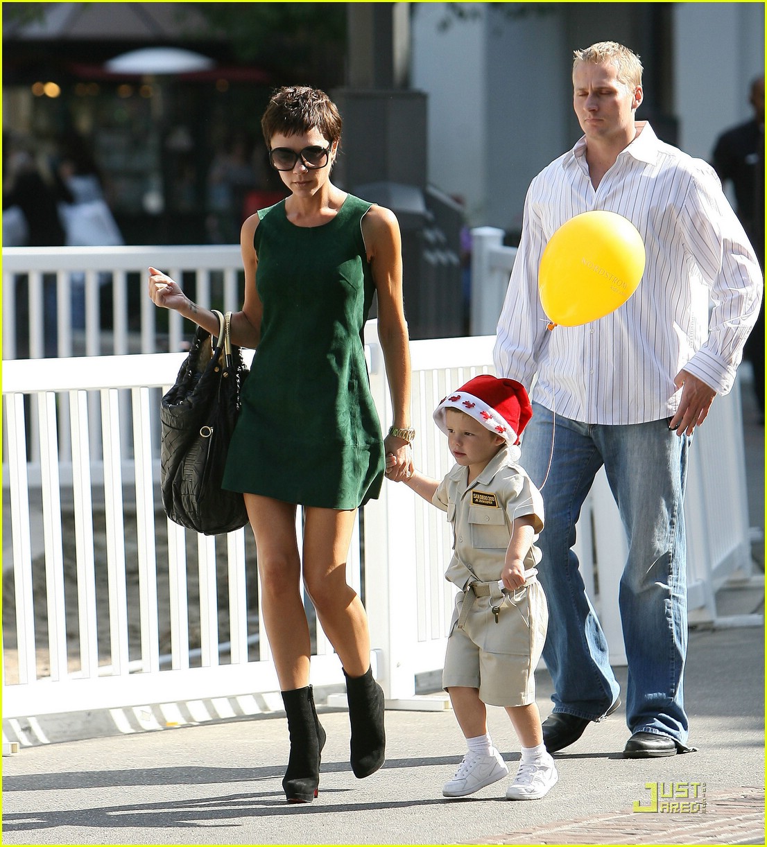 Cruz Beckham is Santa Hat Happy Photo 1540411 Celebrity Babies, Cruz(02)