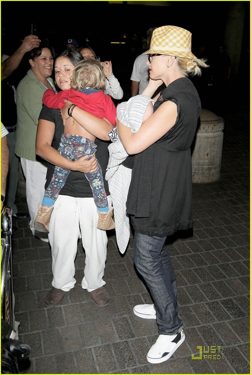 gwen stefani home for the holidays 24