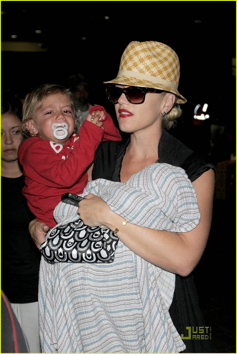 gwen stefani home for the holidays 271554491