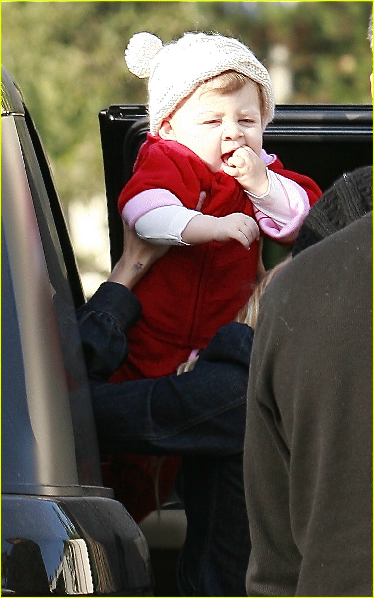 Harlow Madden Chews On A Toy Giraffe Photo 1570531 Celebrity Babies