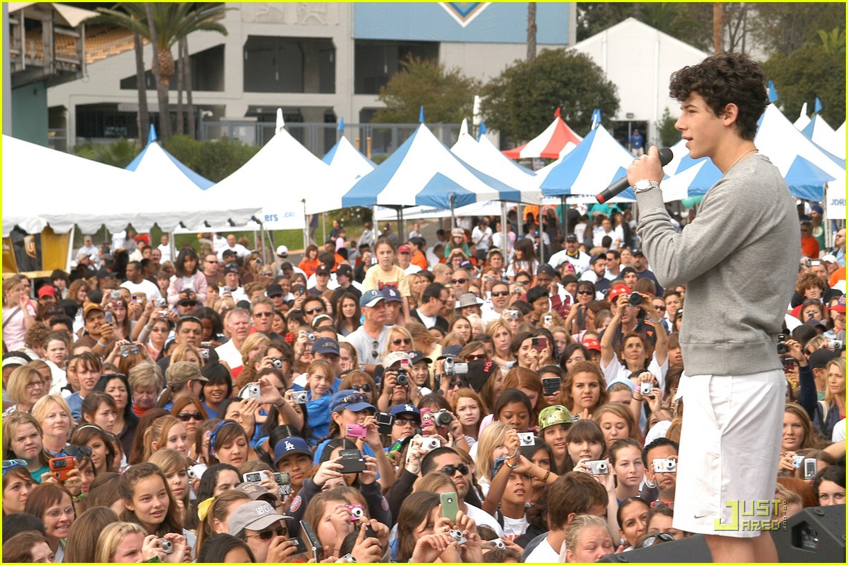 Nick Jonas Diabetes at Dodgers Stadium Photo 1521601 Jonas Brothers
