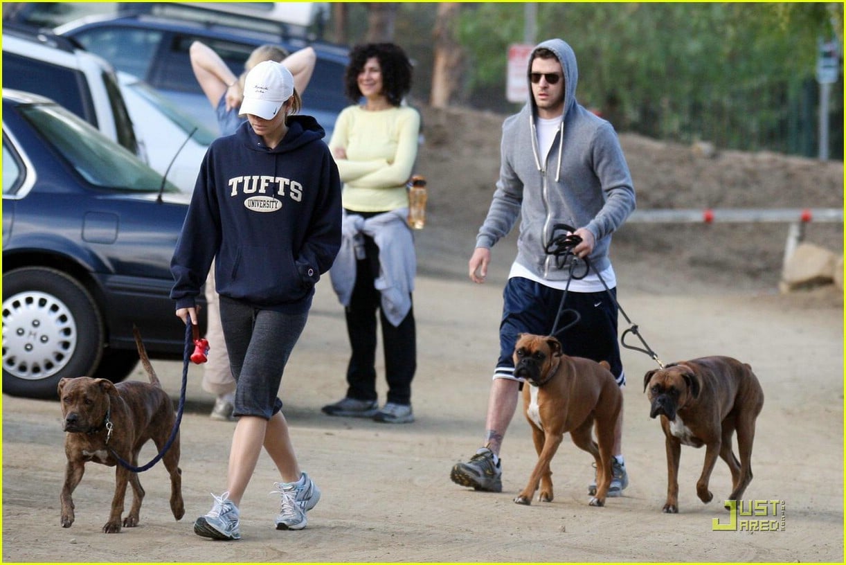 Justin Timberlake & Jessica Biel Dog Walkers Photo 1565001 Jessica