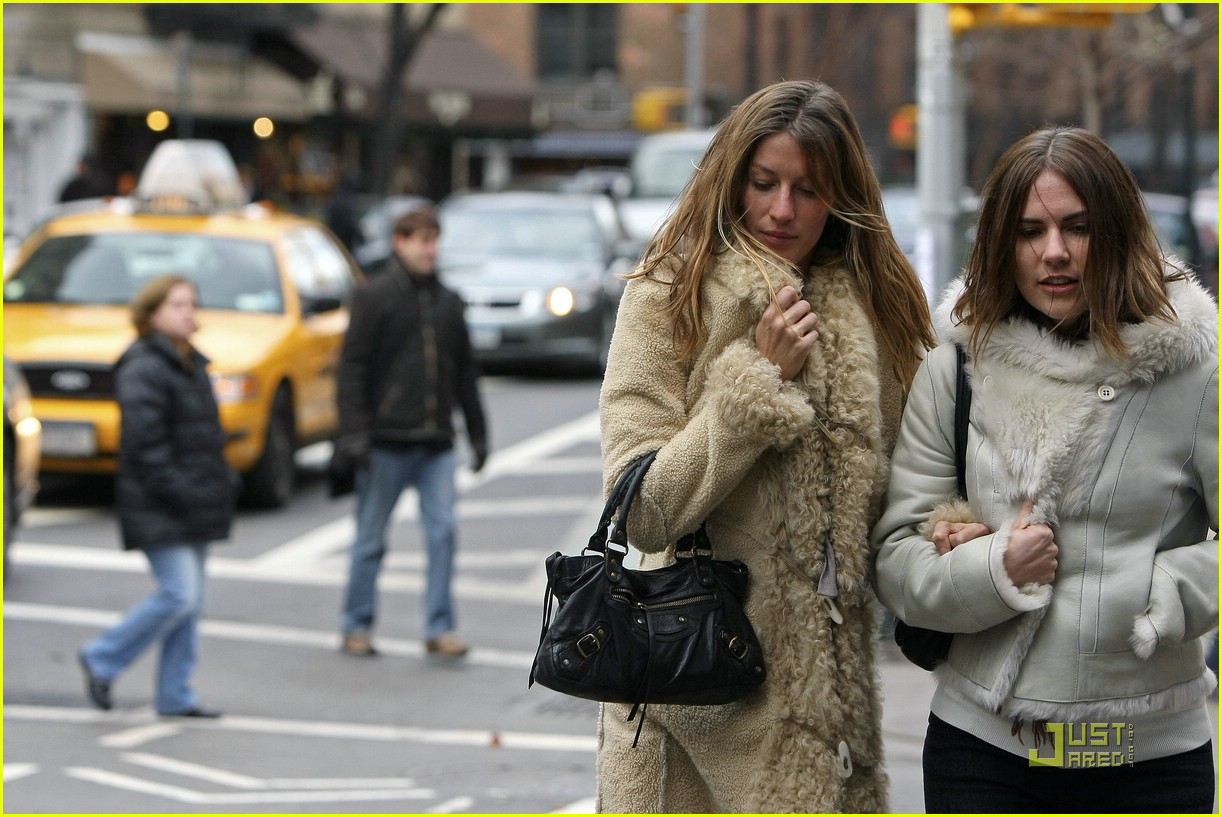 Gisele Bundchen Windswept in the West Village Photo 1586311 Gisele