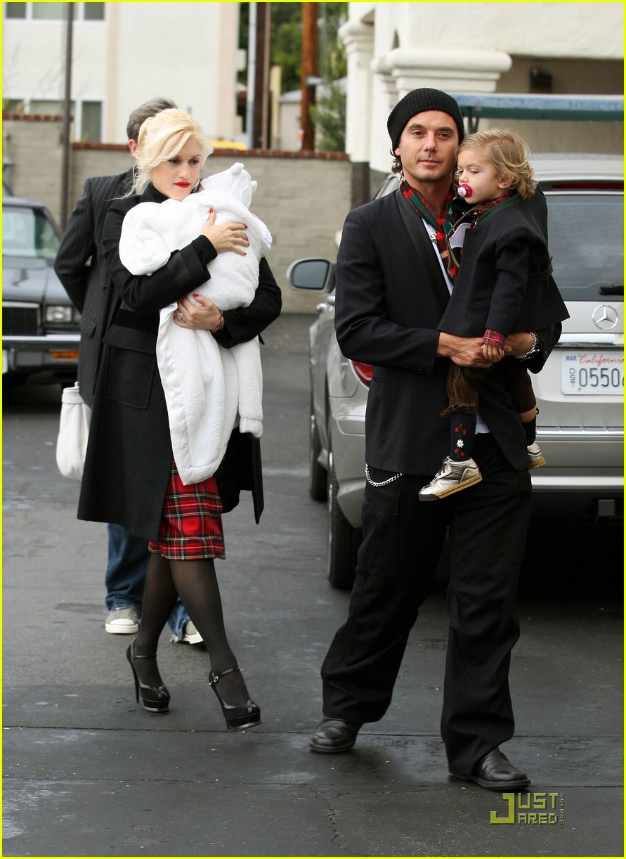 Gwen Stefani Attends Christmas Eve Service Photo 1614801 Celebrity