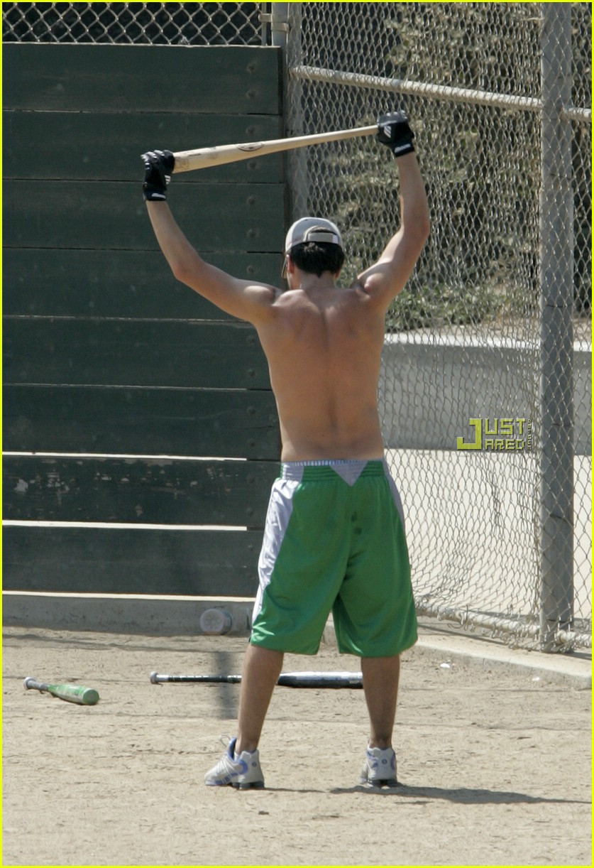 Jake Gyllenhaal & Jim Carrey Damn Yankees! Photo 1756031 Jake