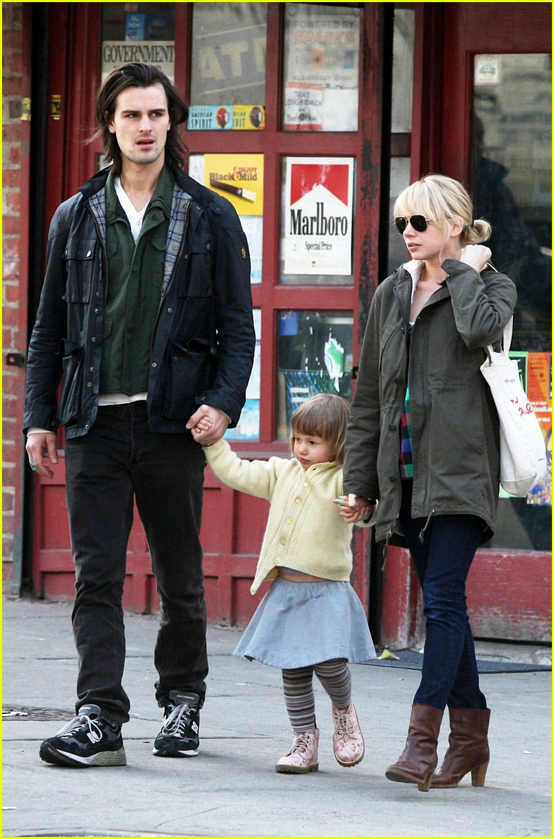 Matilda Ledger is a Flower Girl Photo 1799081 Photos Just Jared(02)