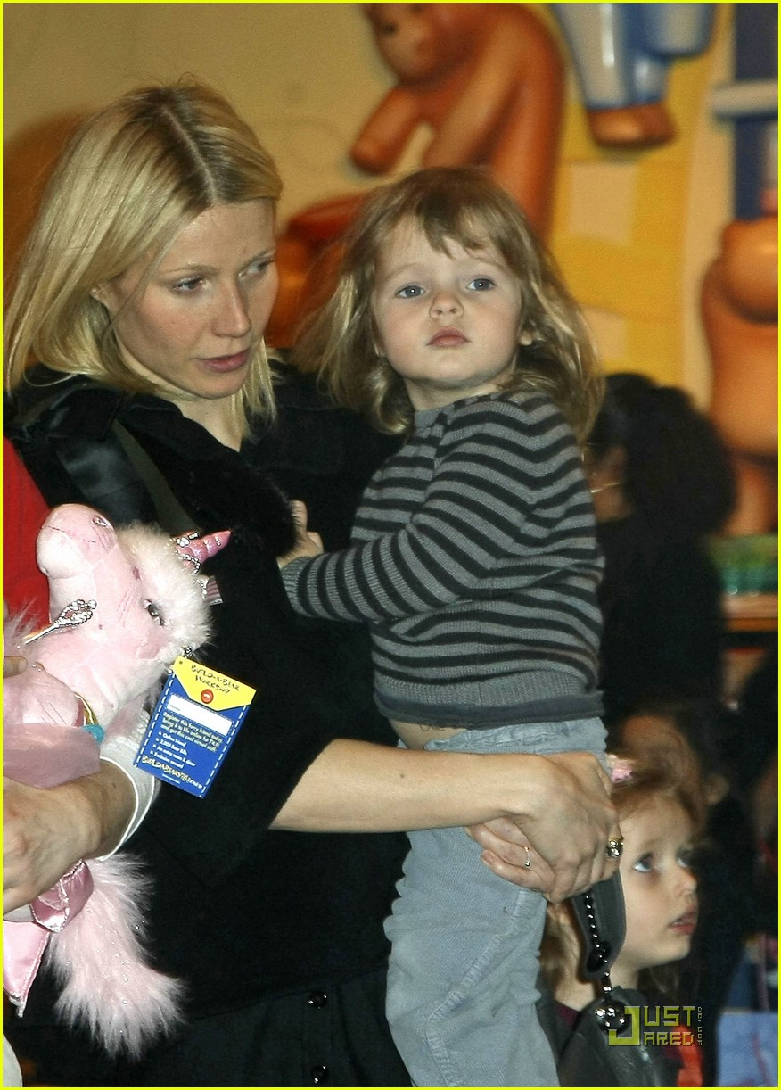 Paltrow Builds A Bear Photo 1804491 Apple Martin, Celebrity