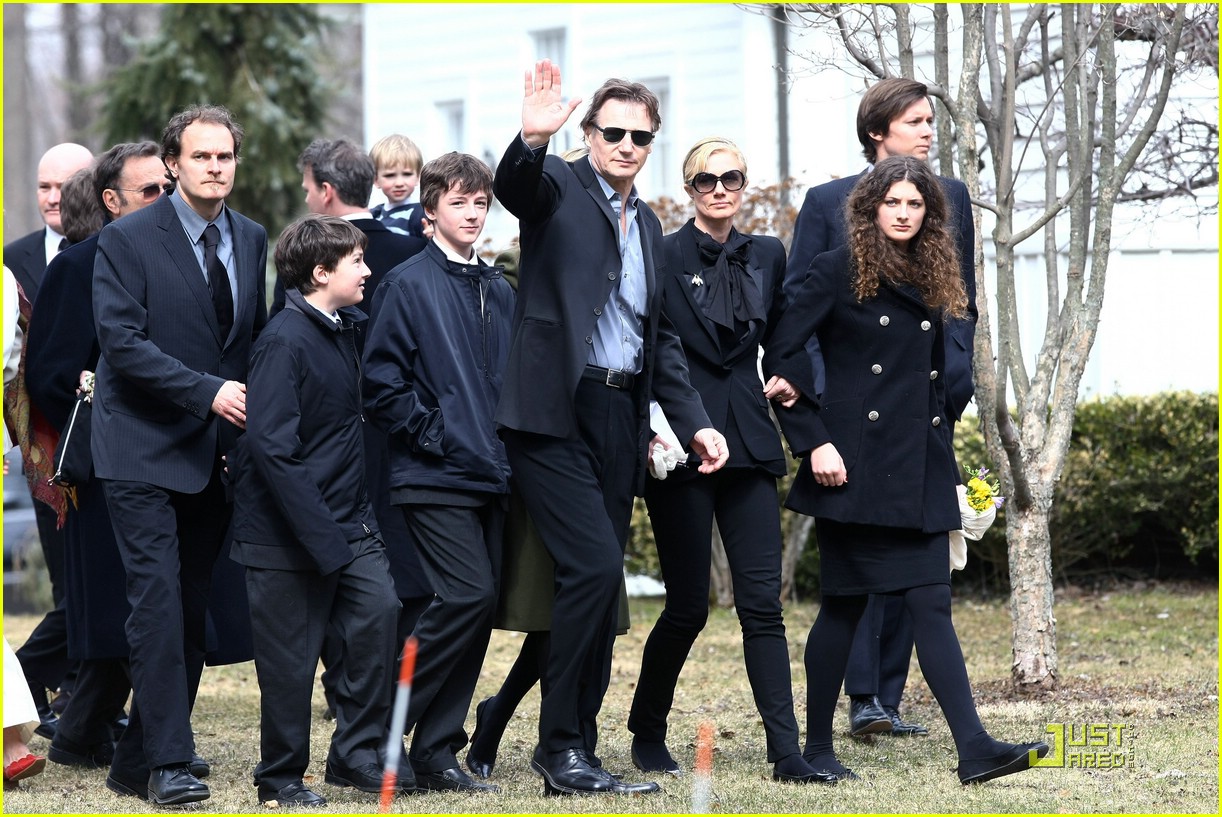Liam Neeson Natasha Richardson Funeral 17 