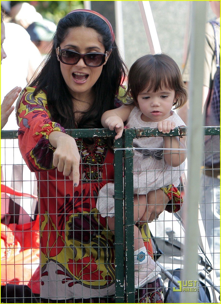 Photo salma hayek valentina pinault ice cream 08 Photo 1760961