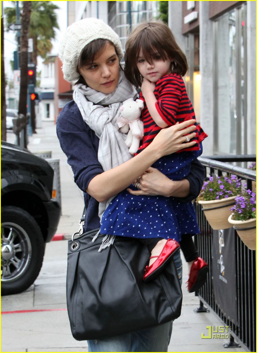 katie holmes suri cruise red shoes 081805451