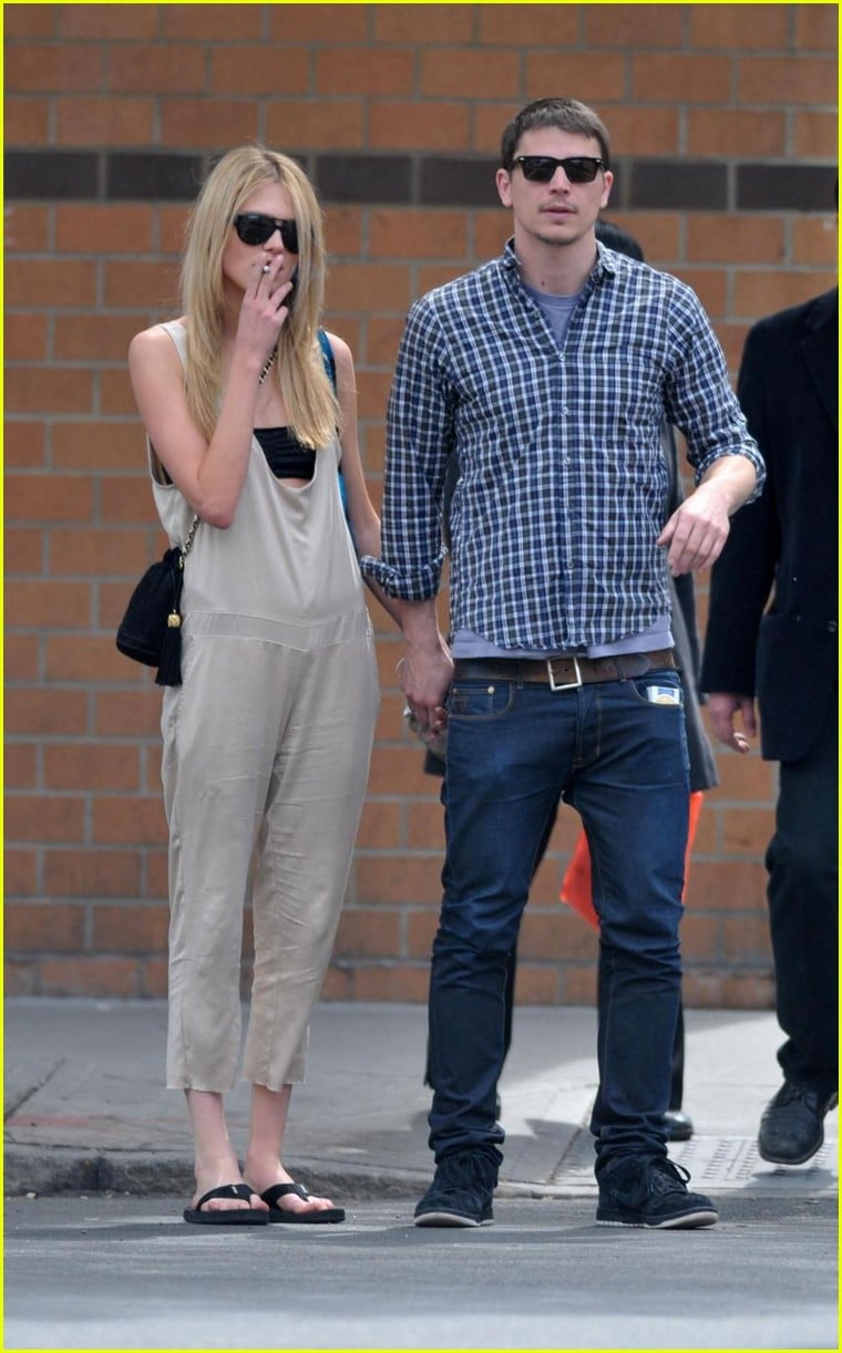 Photo: josh hartnett mysterious blond 04 | Photo 1861381 | Just Jared