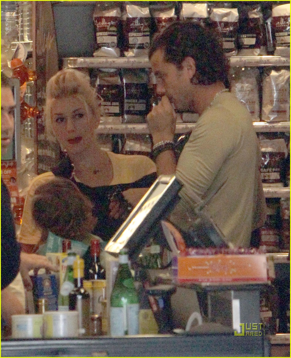 Gwen Stefani Has A Whole Foods Family Photo 1848551 Celebrity Babies