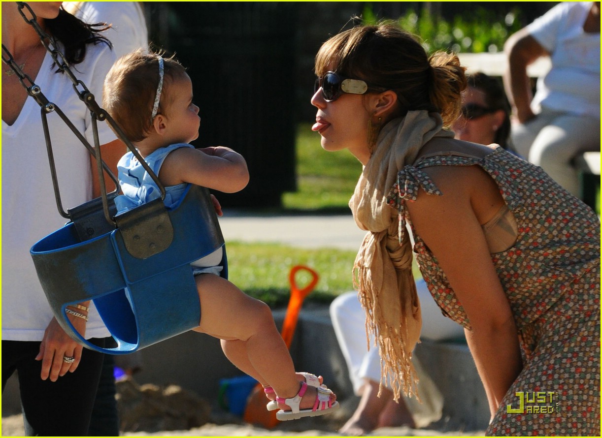 Jessica Alba Swings With Honor Warren Photo 1838421 Cash Warren(02)