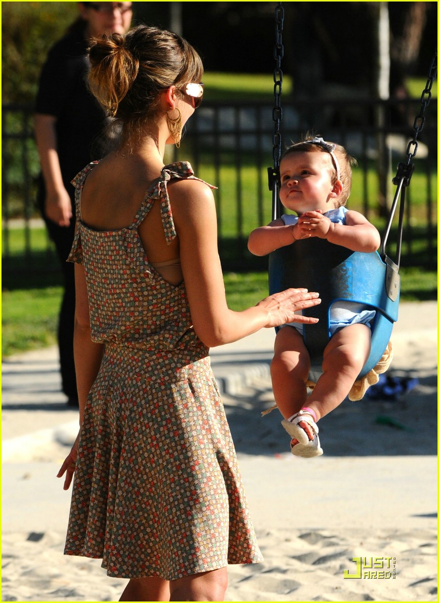 Jessica Alba Swings With Honor Warren Photo 1838581 Cash Warren