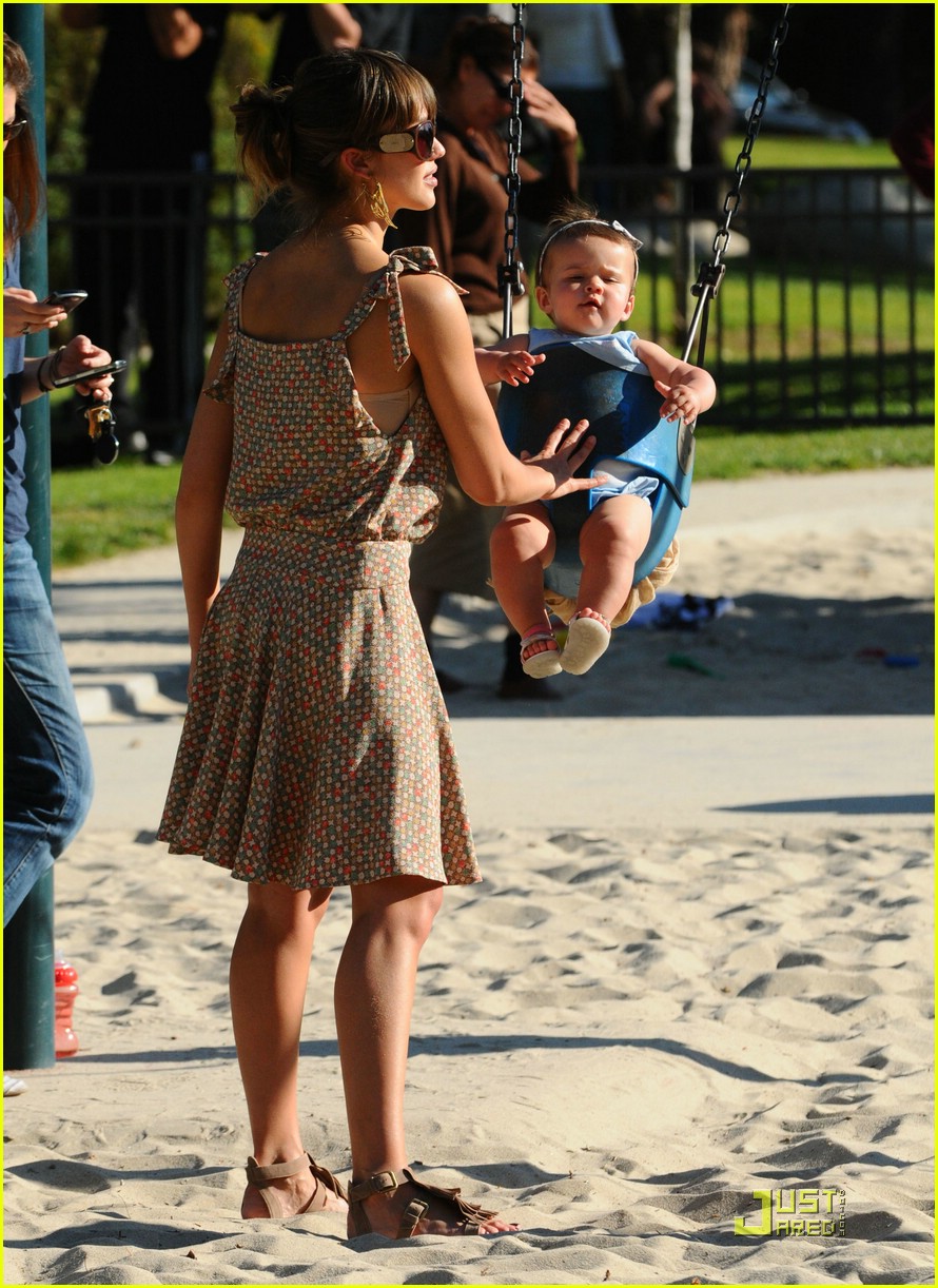 Jessica Alba Swings With Honor Warren Photo 1838611 Cash Warren