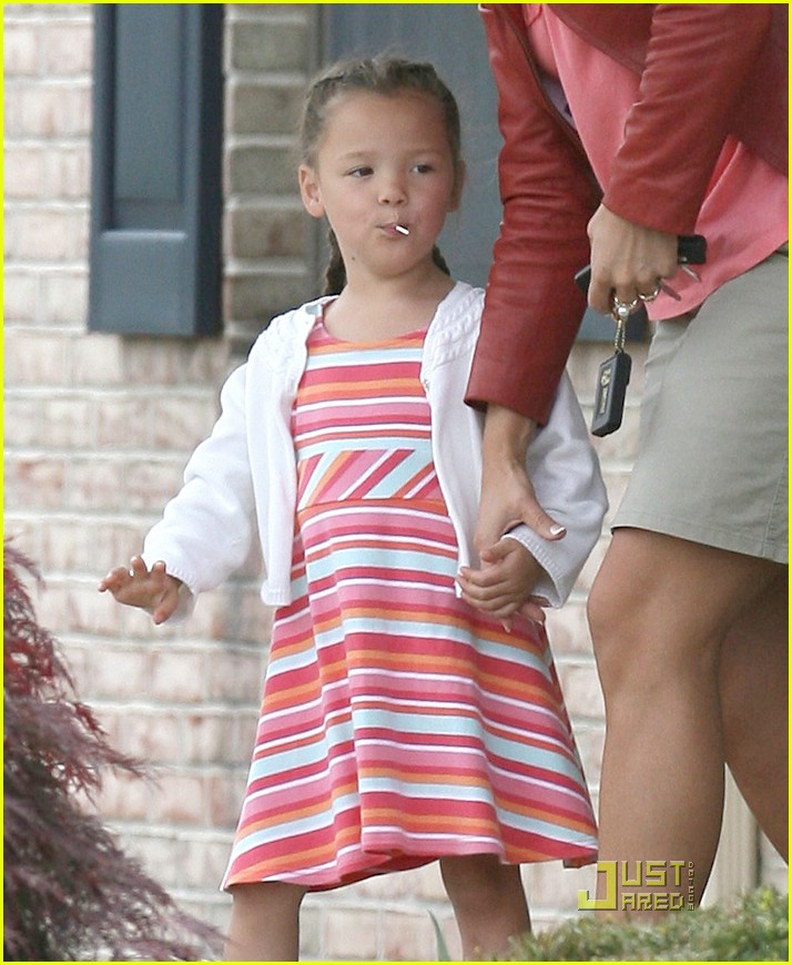 Kate Gosselin: Mommy Dentist Duties!: Photo 1930661 | Celebrity Babies