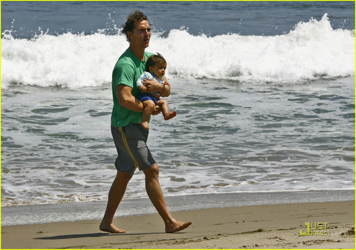 Levi McConaughey is a Beach Baby Photo 1918761 Camila Alves(01)
