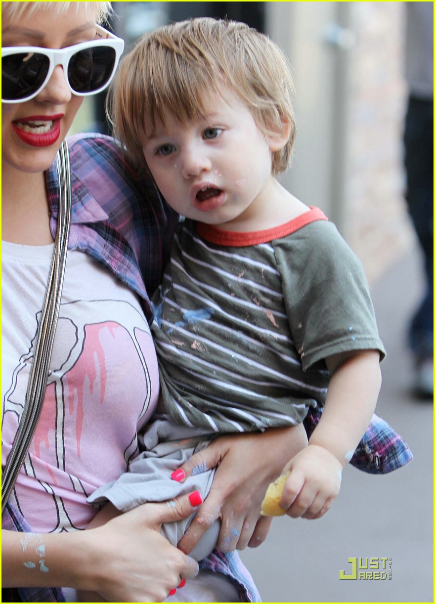 Christina Aguilera Color Me Mine! Photo 1996581 Celebrity Babies(00)