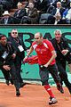 roger federer attacked at french open 05