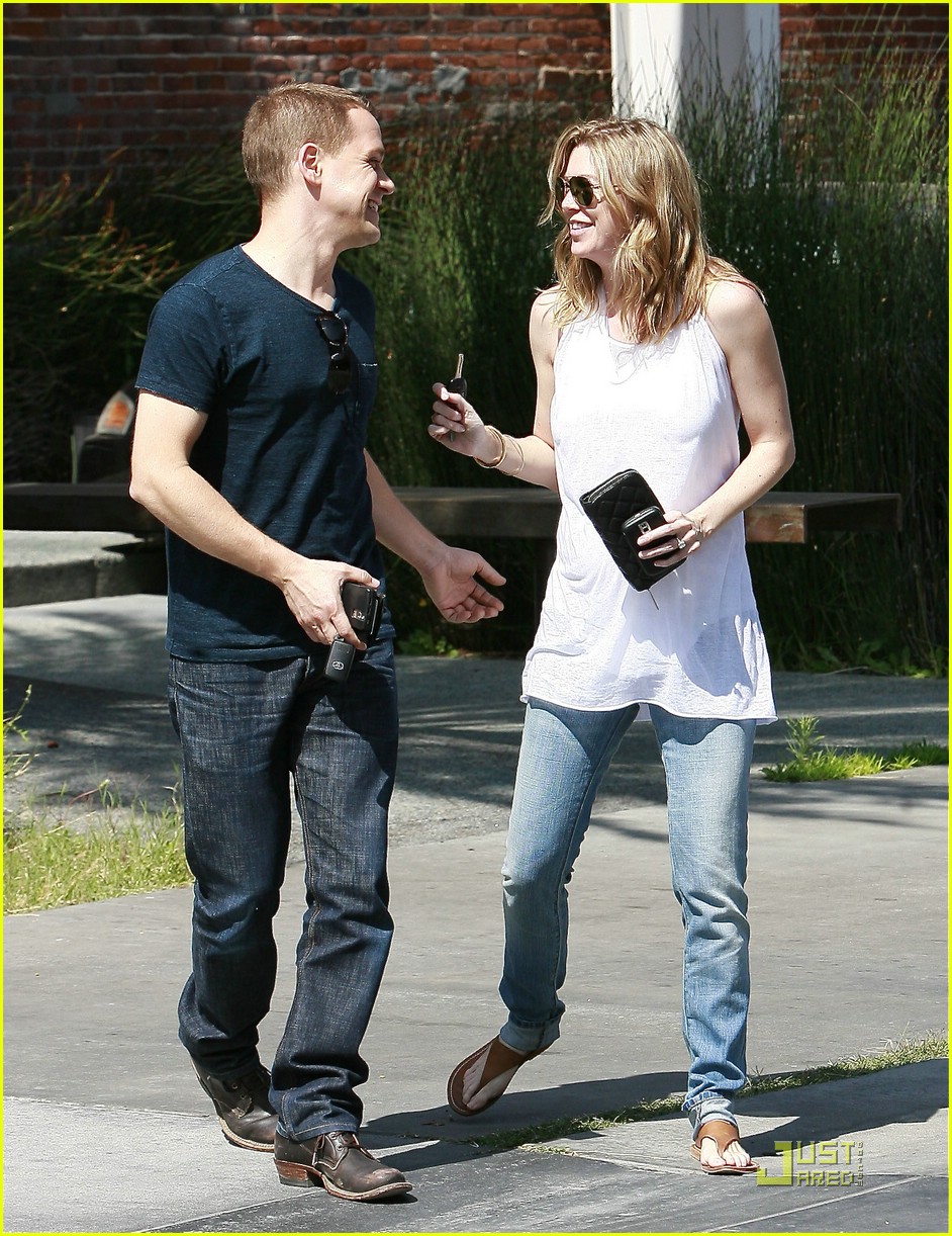 Ellen Pompeo & T.R. Knight Furniture Friends Photo 2014451 Ellen
