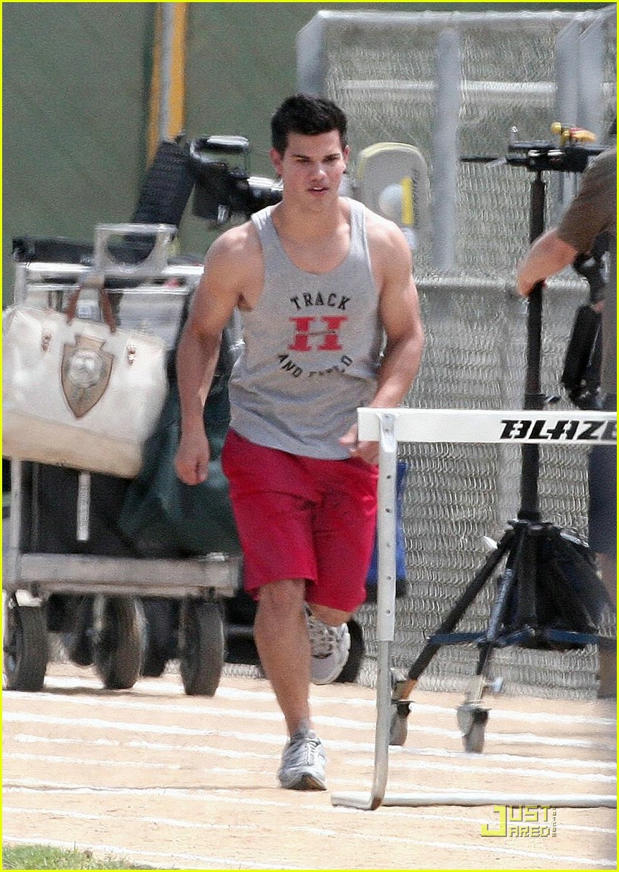 taylor lautner taylor swift valentines day 08