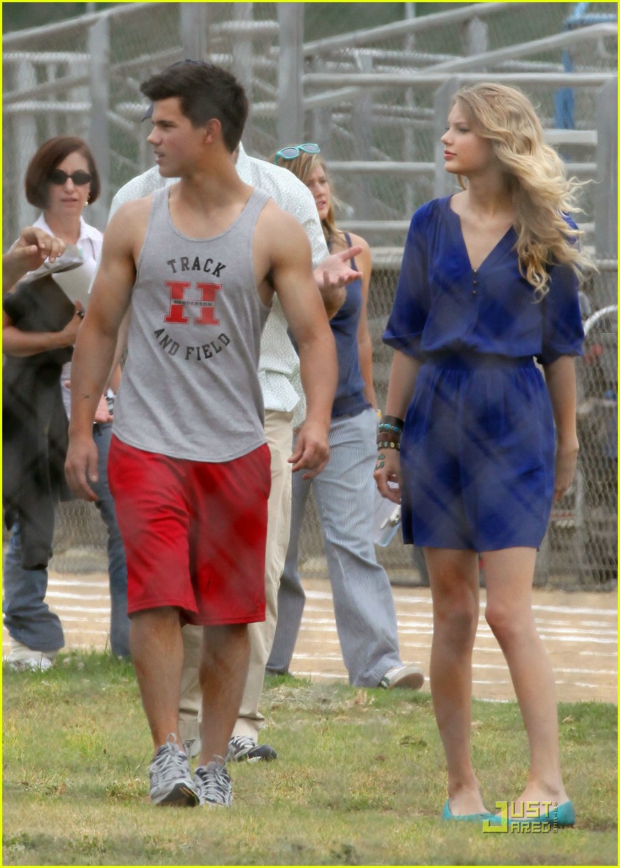 taylor lautner taylor swift valentines day 242090042