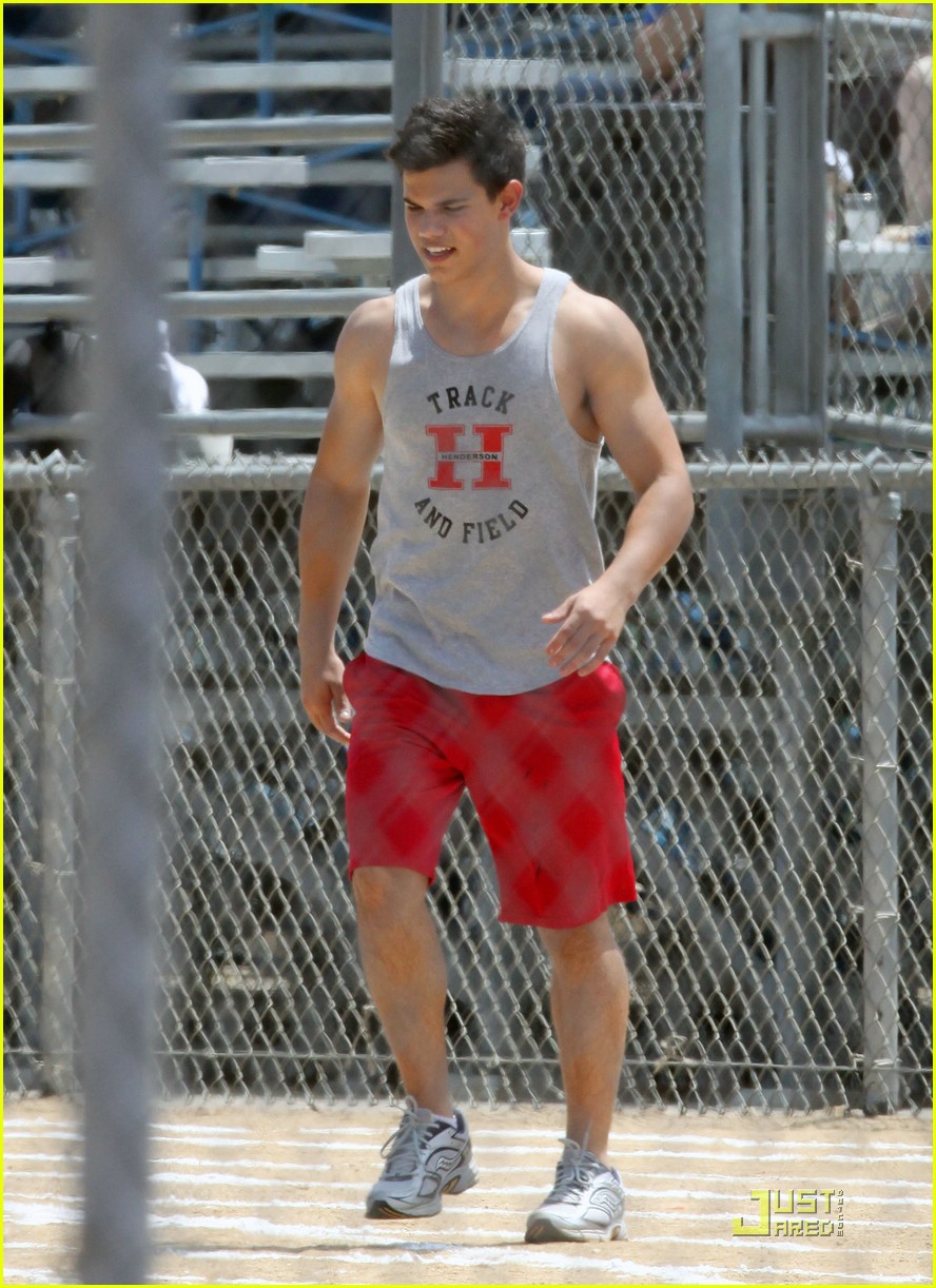 taylor lautner taylor swift valentines day 282090082