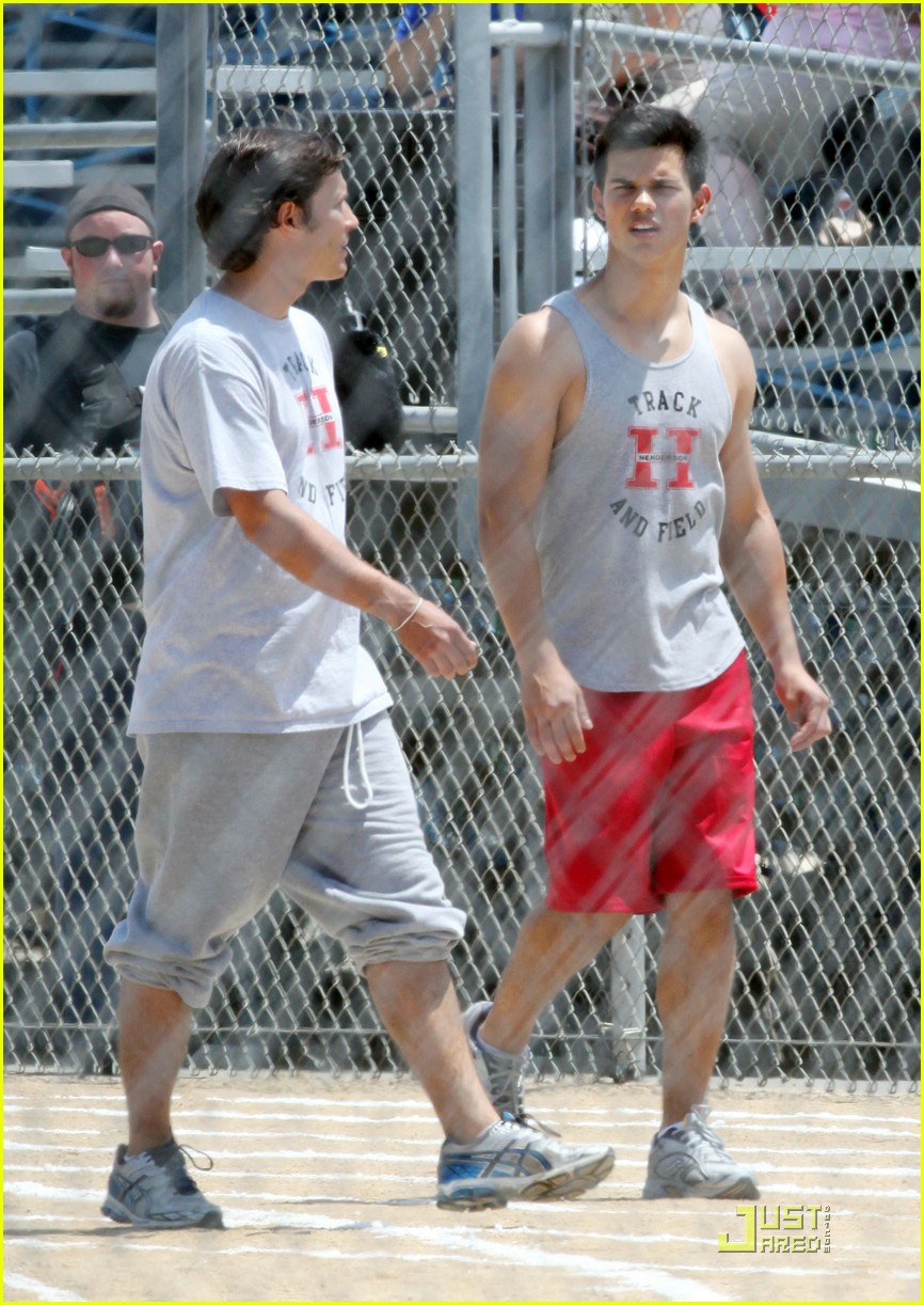 taylor lautner taylor swift valentines day 33