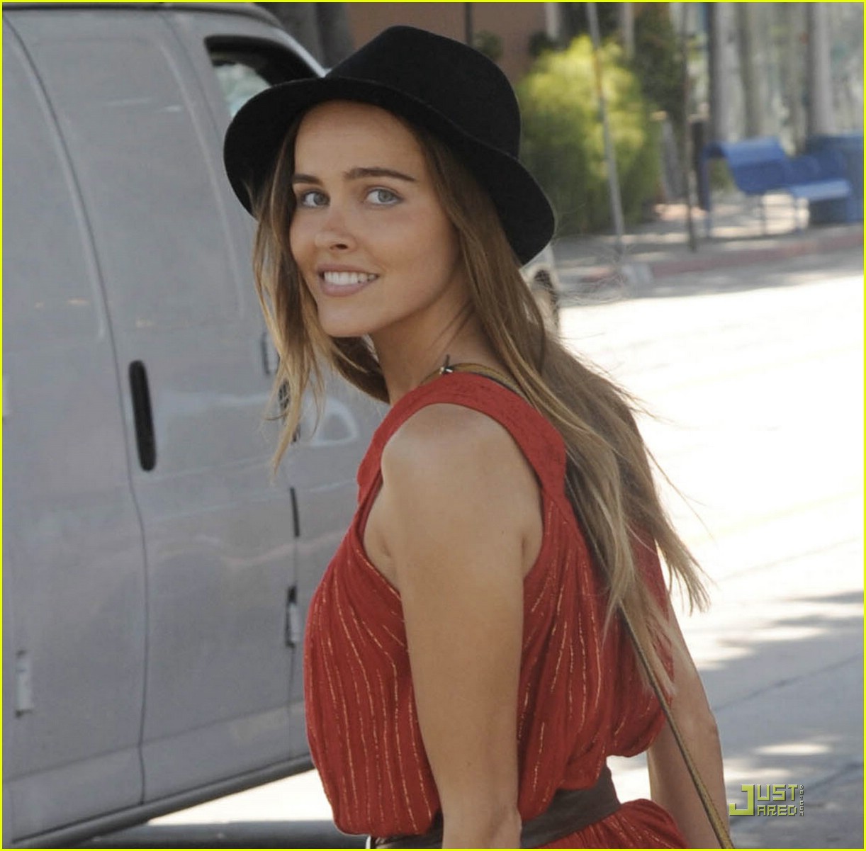 hats off to isabel lucas 032025171