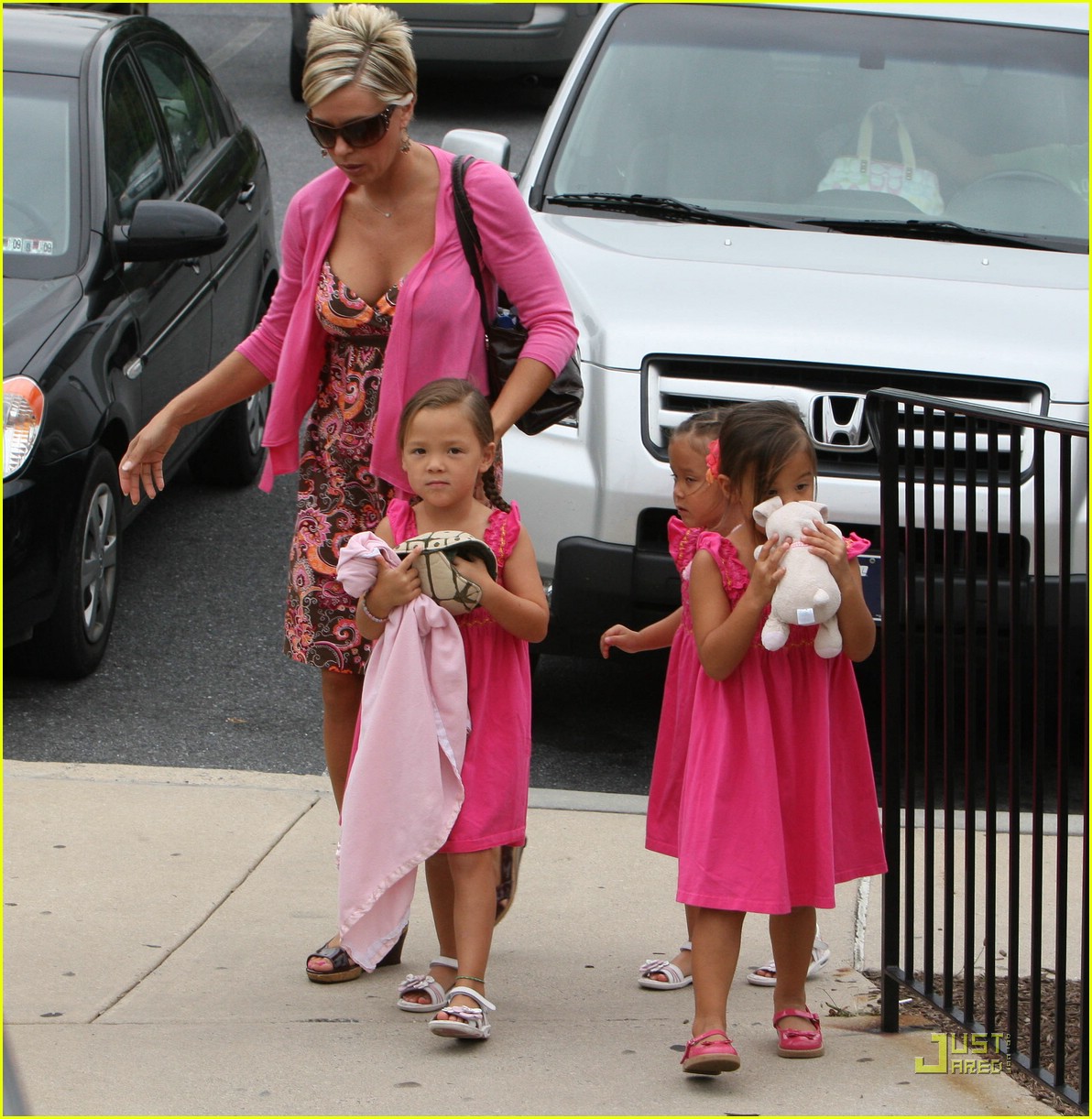 Kate Gosselin & Daughters Pretty in Pink Photo 2065311 Celebrity