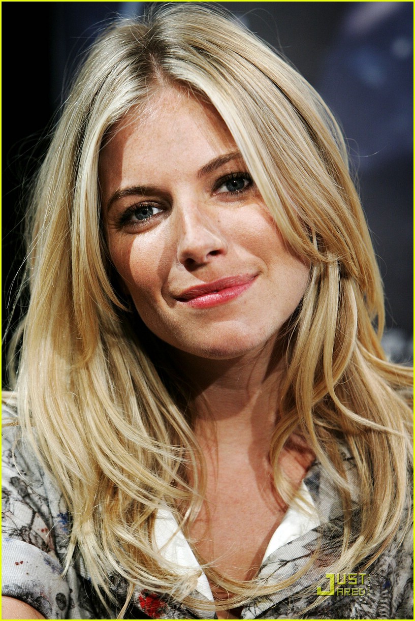 sienna miller rise of the press conference 022062171
