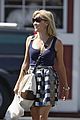 reese witherspoon sunny stroll 04