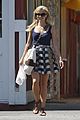 reese witherspoon sunny stroll 06