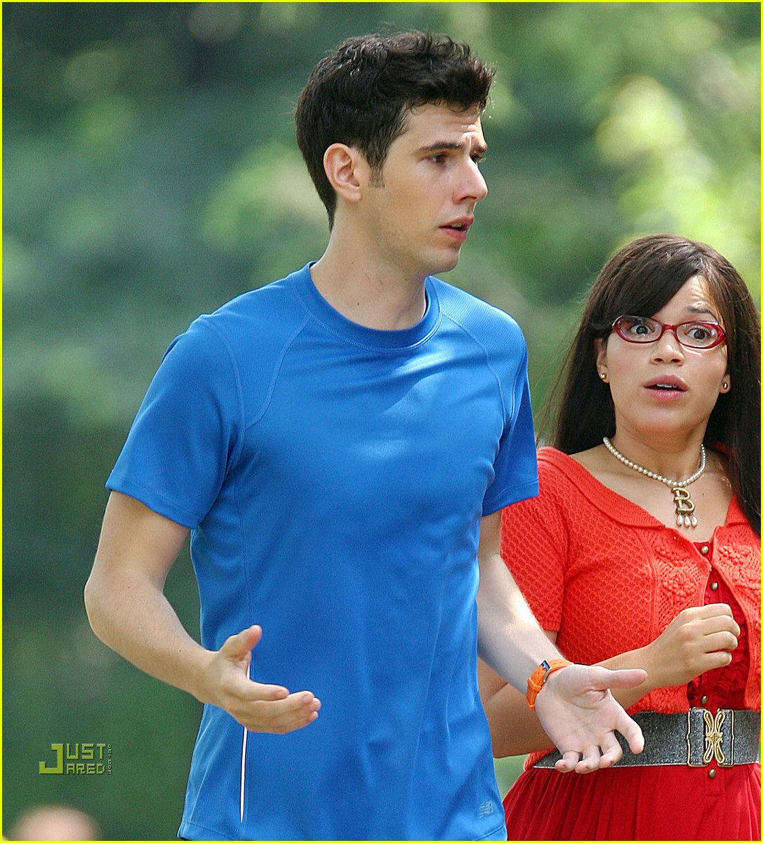 Ugly Betty's Kisses Up In Central Park Photo 2105601 America Ferrera