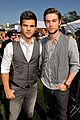 chace crawford taylor lautner teen choice awards 04