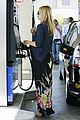 sarah michelle gellar pregnant gas station pump 01
