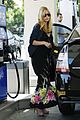 sarah michelle gellar pregnant gas station pump 04
