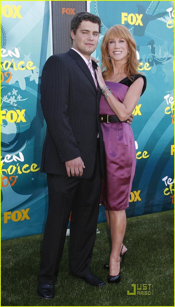 kathy griffin levi johnston hold hands tcas 01