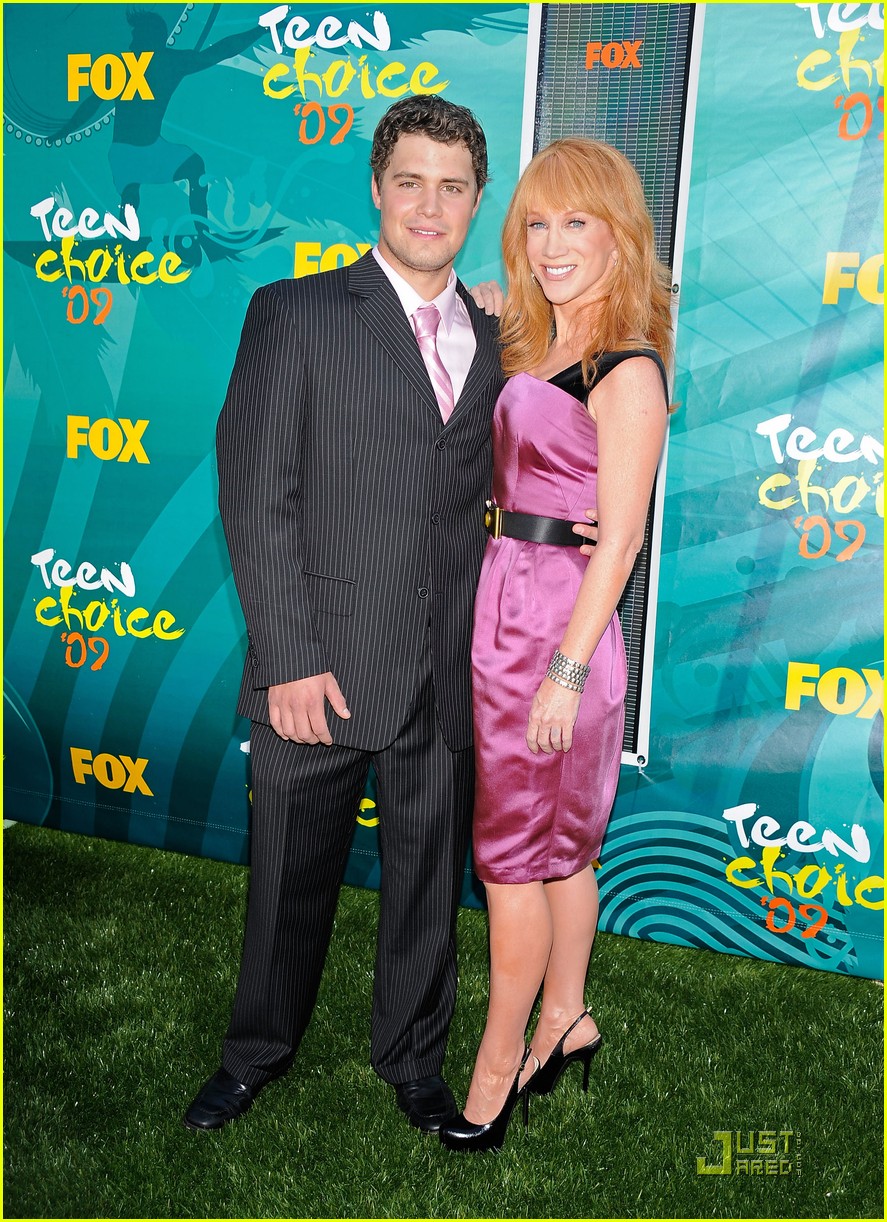 kathy griffin levi johnston hold hands tcas 03