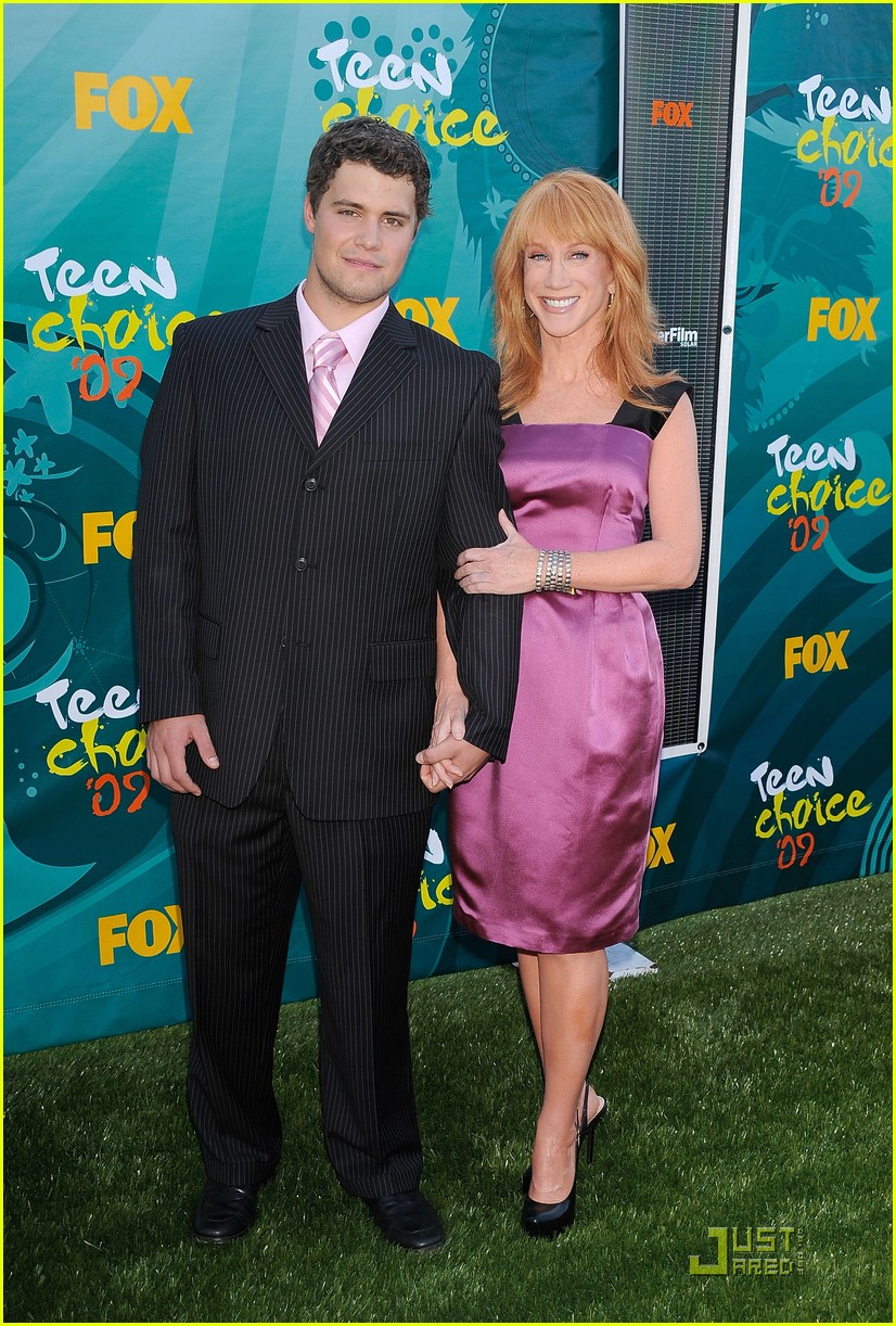 kathy griffin levi johnston hold hands tcas 05