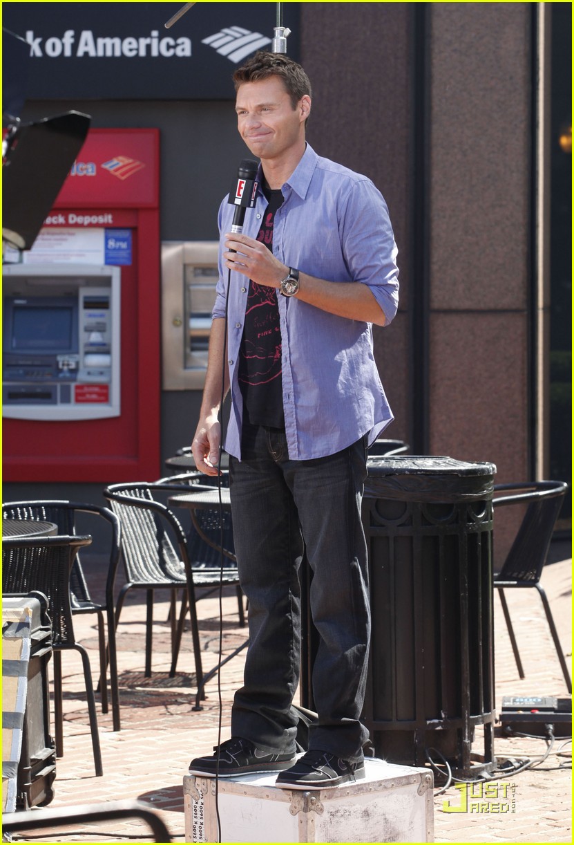 Ryan Seacrest Receives Height Help From A Box: Photo 2130951 | Ryan - How Tall Is Ryan Seacrest? TV Host’s Height Revealed