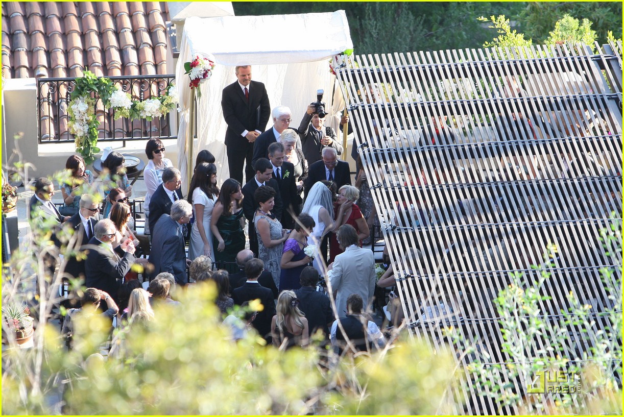 milla jovovich wedding picture 10