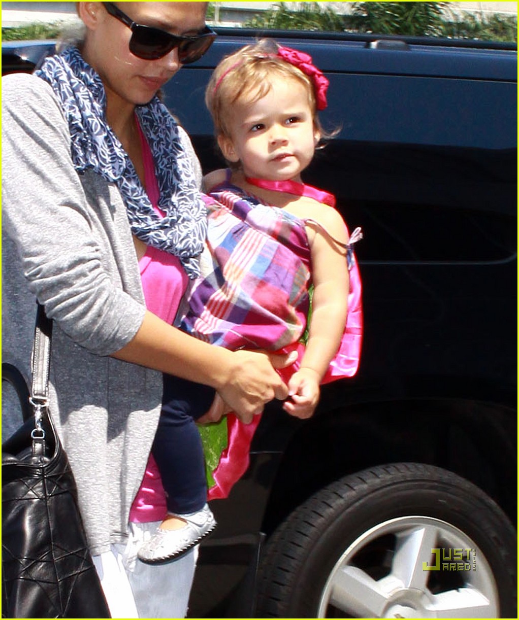 Honor Warren Pink Cape Cutie Photo 2186041 Cash Warren, Celebrity