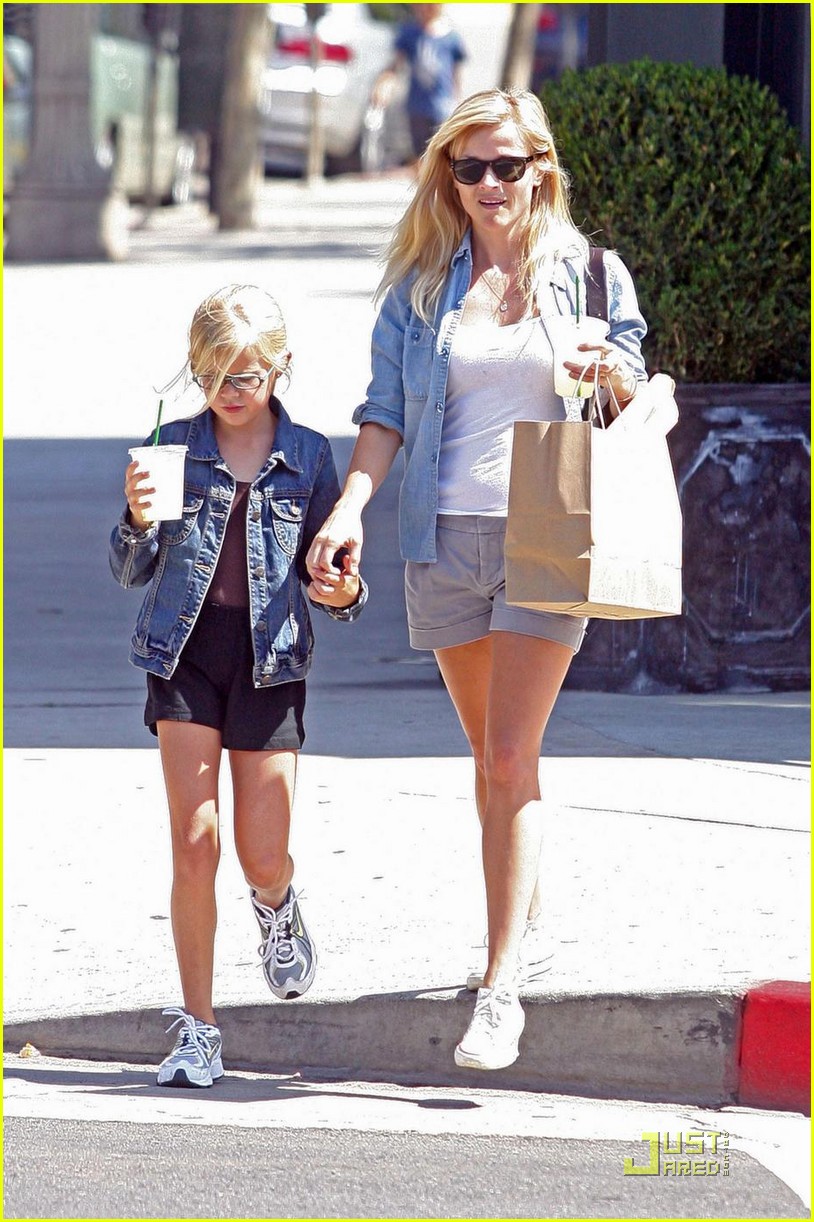 reese witherspoon ava phillippe lemonade 09