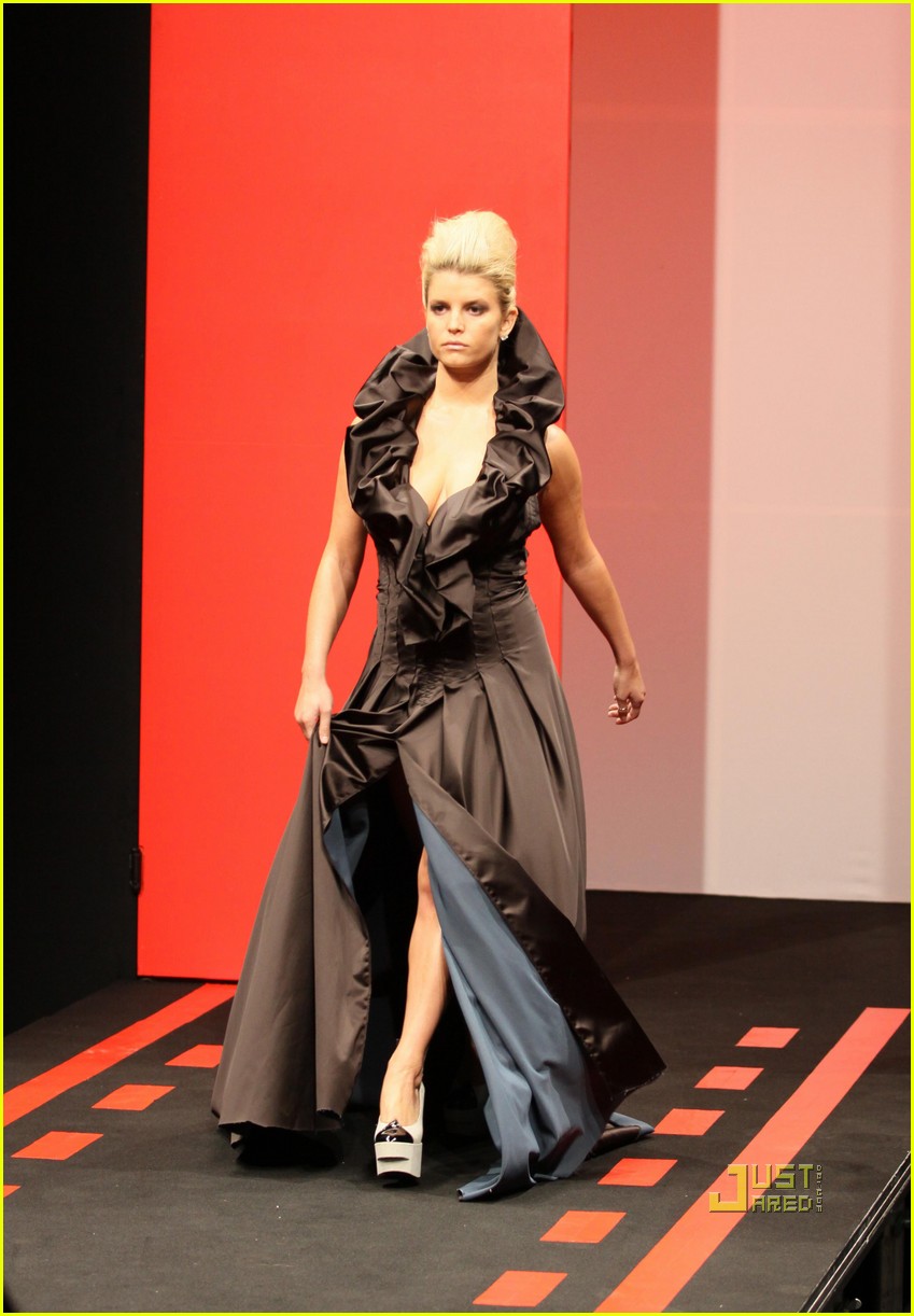 Jessica Simpson Catwalk Queen Photo 2185812 Jessica Simpson Photos(00)